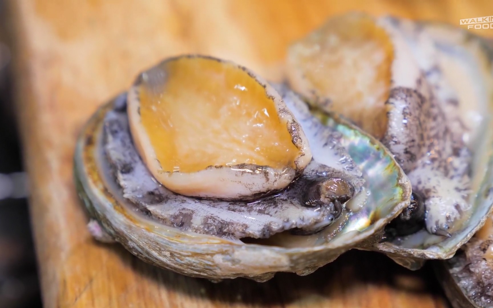 【韩国美食】炙烤黄油小鲍鱼,醇香的黄油包裹着鲜活的小鲍鱼,肉质q弹