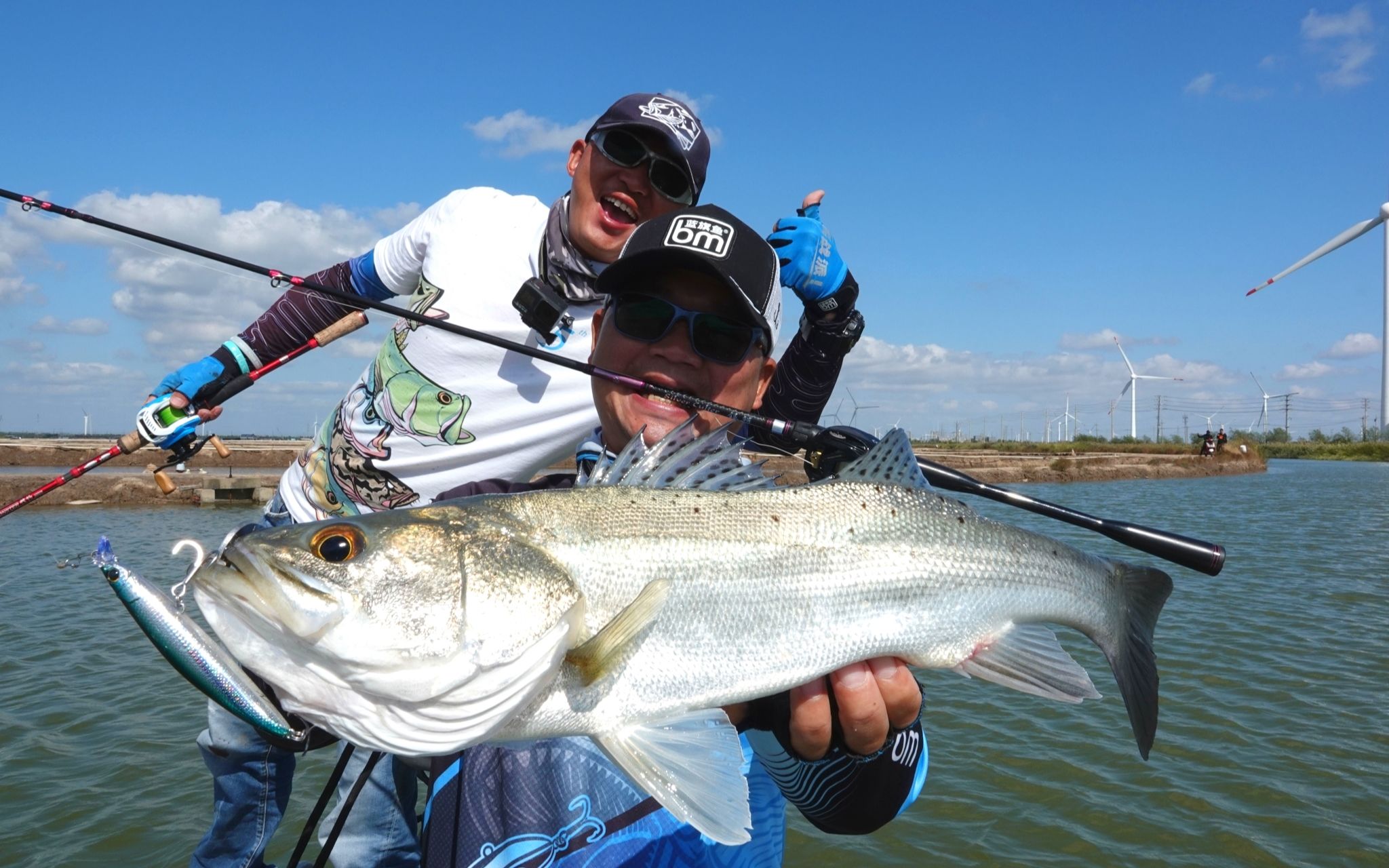 蓝旗鱼路亚 | 水面波斩vs鲌客超投,李林轩和小汐的比拼,谁更牛?