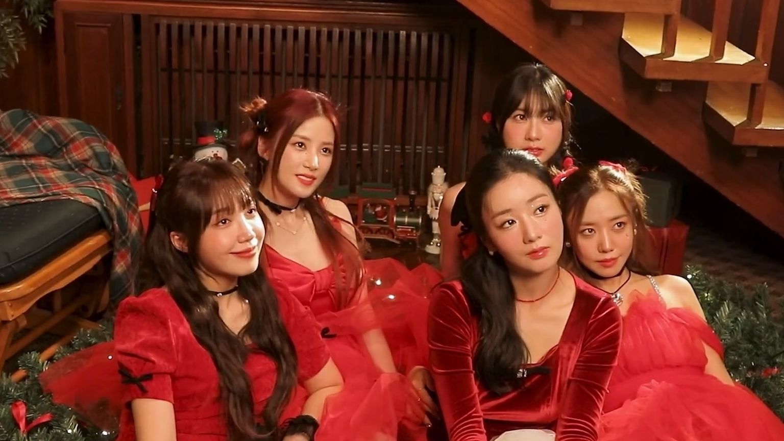 【奶站中字】231228 Apink Diary ＂PINK CHRISTMAS＂幕后花絮初珑cut哔哩哔哩bilibili