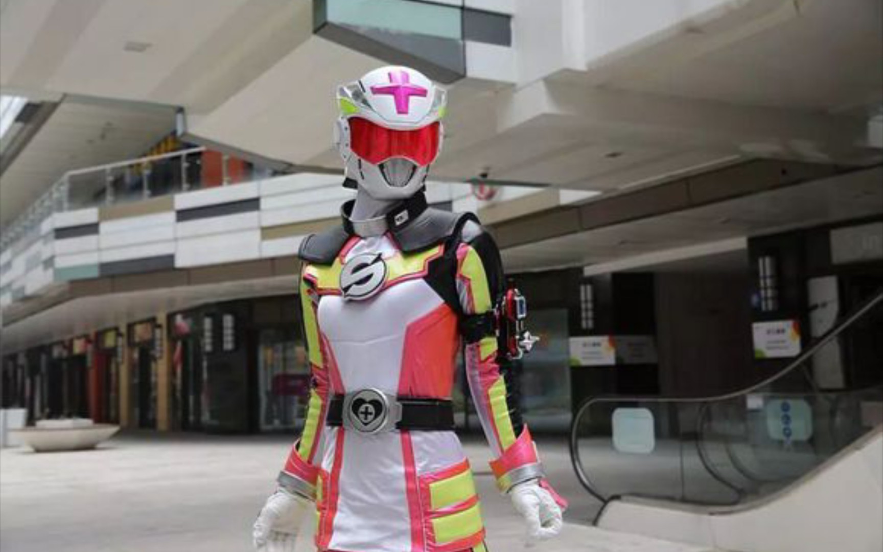 巨神战击队之超救分队里面的白护卫的能力!