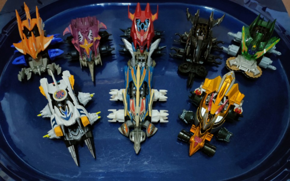 激斗战车,华光耀剑风.