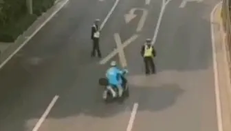 “嘿嘿，警察没追上我”（切勿违法）