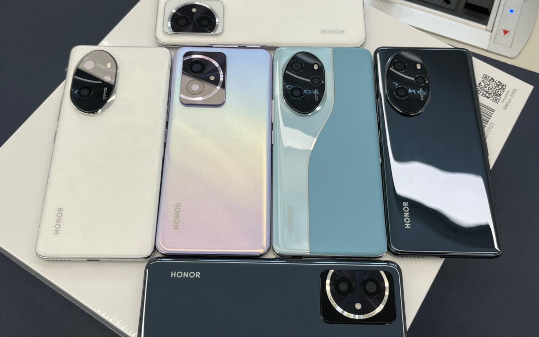 荣耀100系列真机曝光