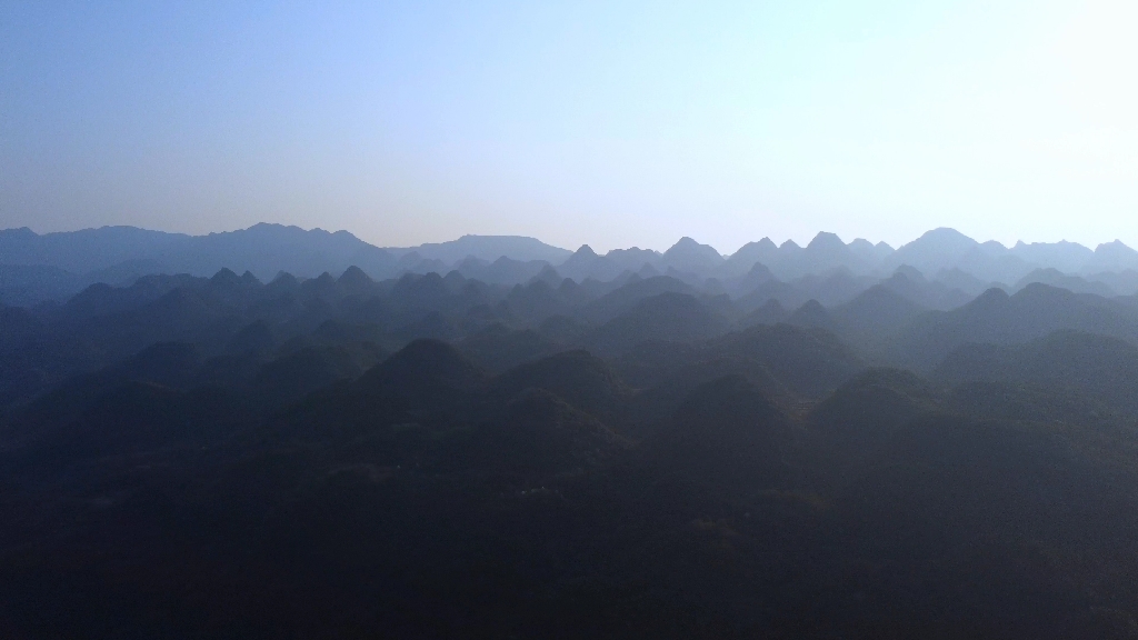 [图]阳山与大湾交界的山峰