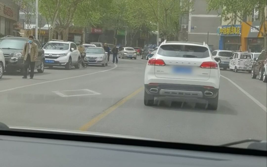 [图]新手司机开车，看刹车稳不稳，就能知道车技怎么样！