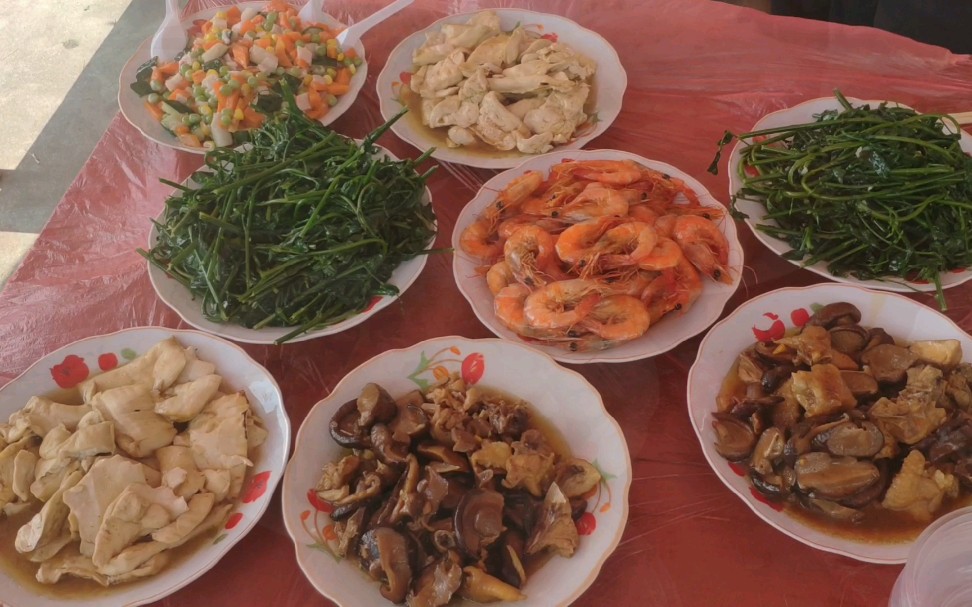 广东茂名某农村连设两天宴席,增进邻里之间的感情,都有些什么菜?