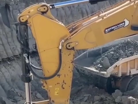 卡特彼勒cat6015挖掘机/卡特6015挖机 #机械之美 #宁工国际 #工程机械