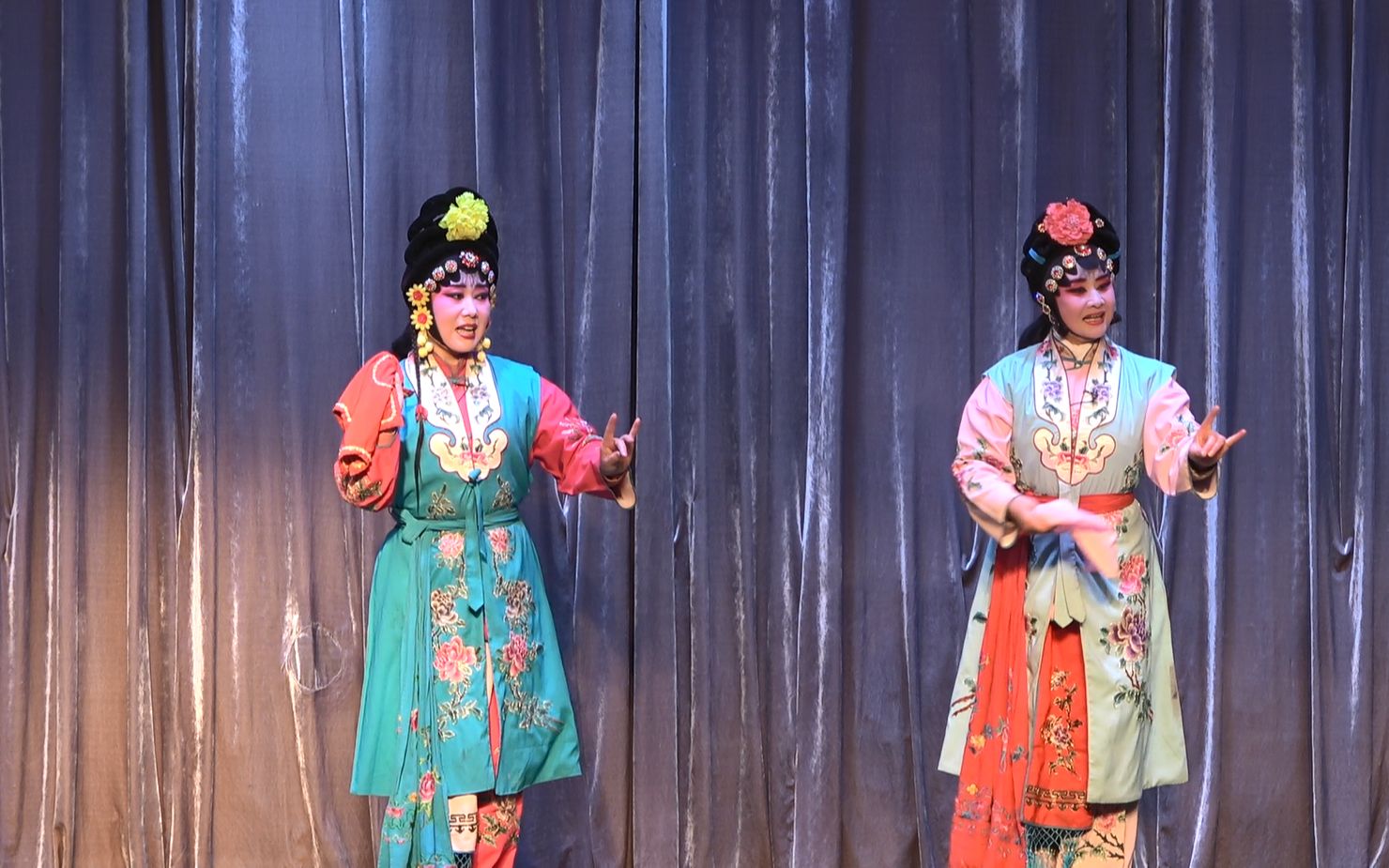 秦腔演出《卖妙郎》,二位美女演唱吐字清晰,板路稳韵味足