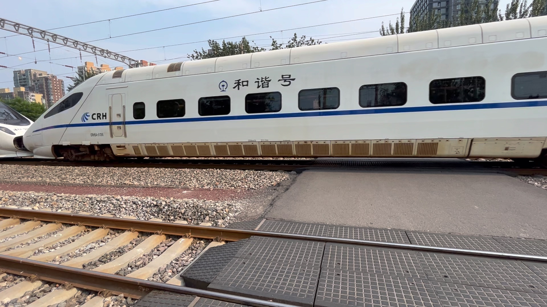 京局京段crh5a-5121 5136重联通过水南庄道口