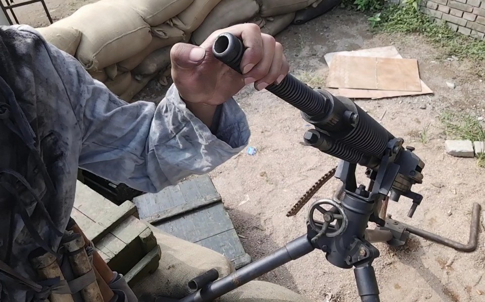 抗日神剧经典武器日军九二重机枪俗称野鸡脖子