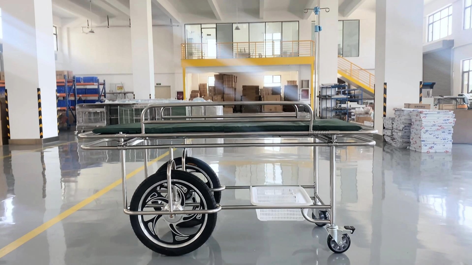 不锈钢担架车紧急医疗场景下的快速反应工具