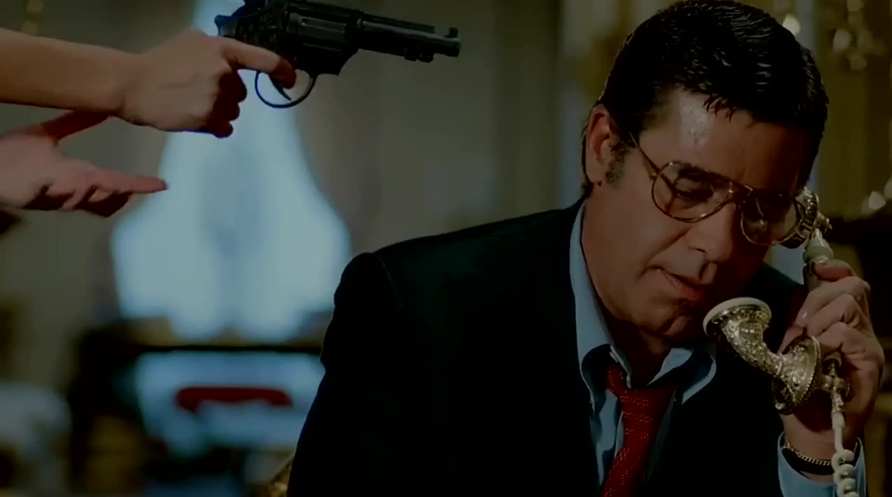 电影大壮被枪顶着脑袋,劫匪要他30分钟准备一亿筹款