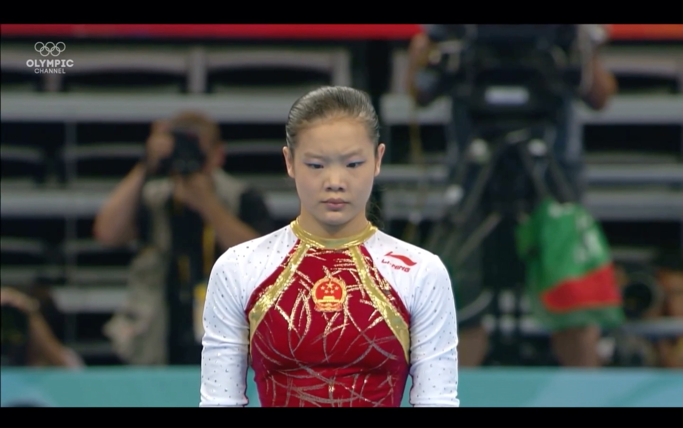 【2008年北京奥运会】女子平衡木决赛 程菲表现(小翻 后团360)