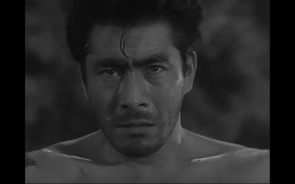 [图]1951年、日本の映画「馬喰一代」に劇的シーンで、初めて三船敏郎は相撲に格闘のシーンを見る。