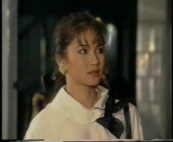 1993天使与撒旦男女主初见,听到女主是仇人之女后,脸刷的拉了下来,眼里的恨意都要溢出来了,女主不理解为啥刚见面的人会恨她哔哩哔哩bilibili