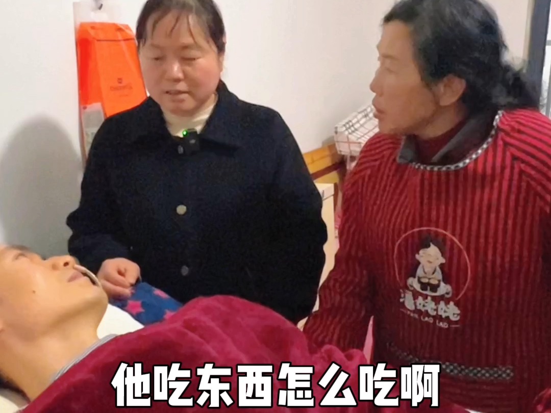 [图]65岁姥姥上门做饭，今天在安徽六安遇到一位超人妈妈，也是一位坚强慈祥的奶奶，五十多岁的她七年如一日呼唤沉睡的儿子，只期盼他能给一声回答，她们的故事值得我们送一朵