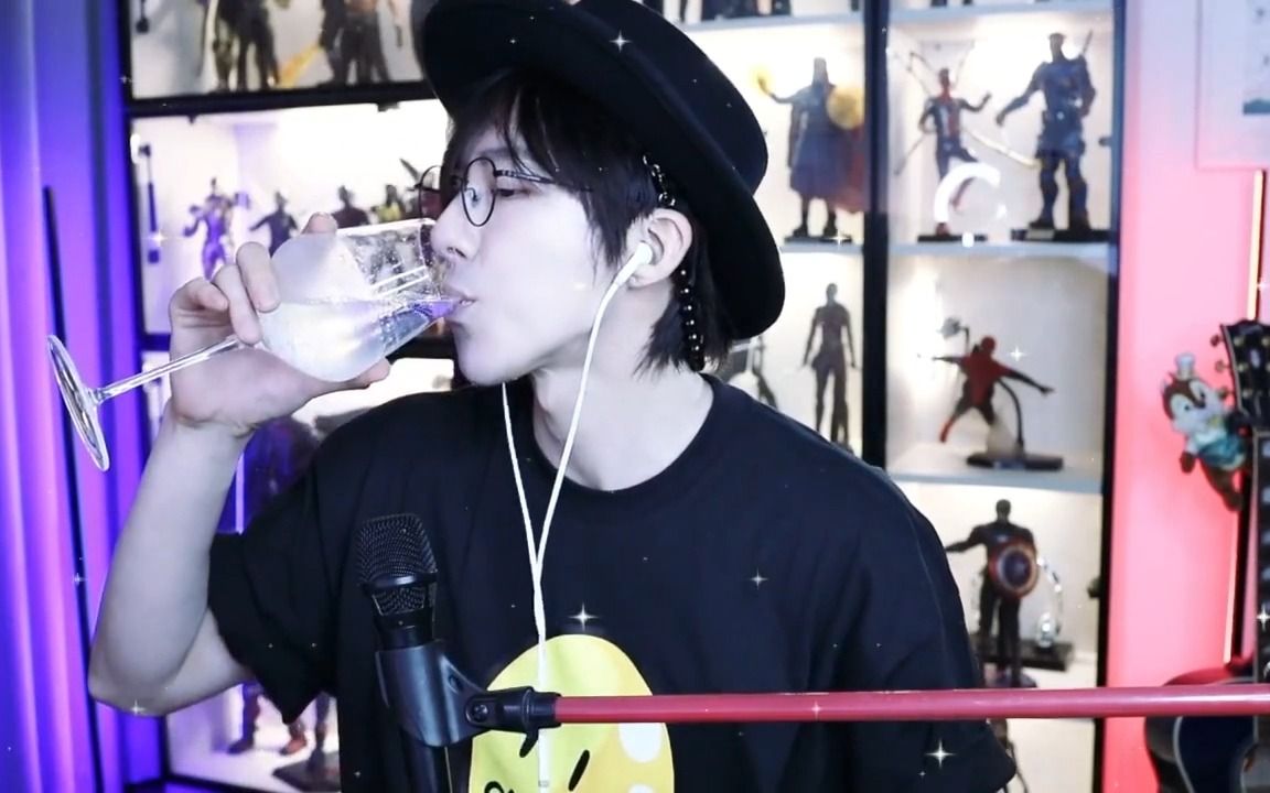 【刘宇宁直播切片20220928】 喝水喉结滚动 可以瑟瑟