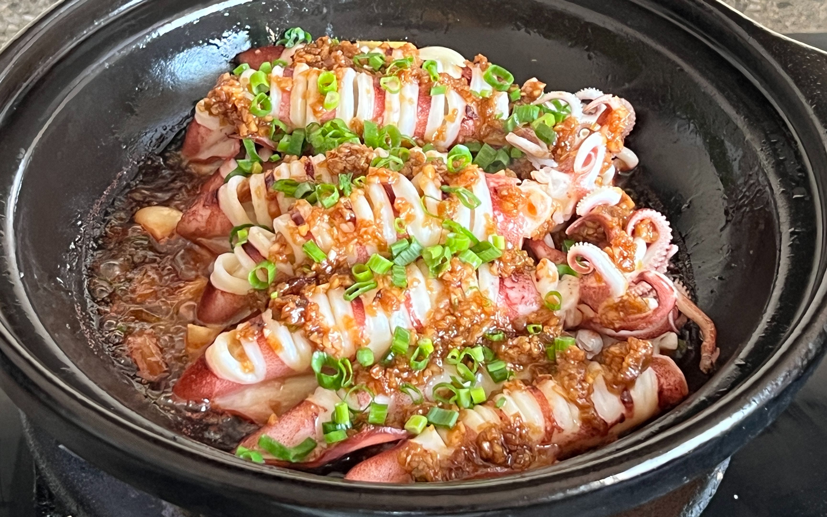 蒜蓉焗鱿鱼做法,出锅鲜香脆嫩,香气扑鼻,学会可以在家露一手