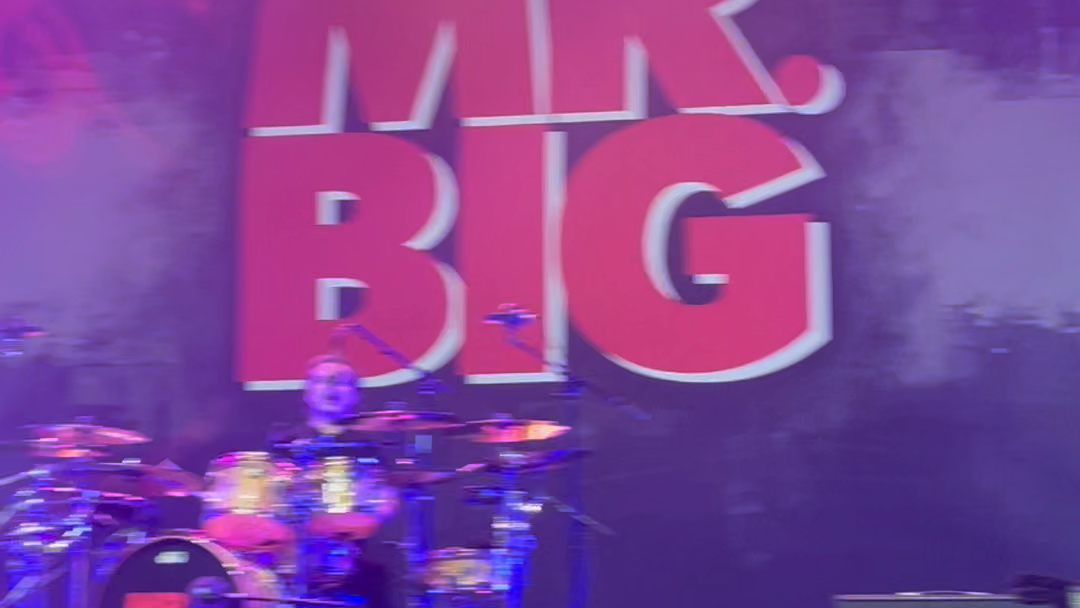 [图]Mr.Big - Wild World (Singapore Live)