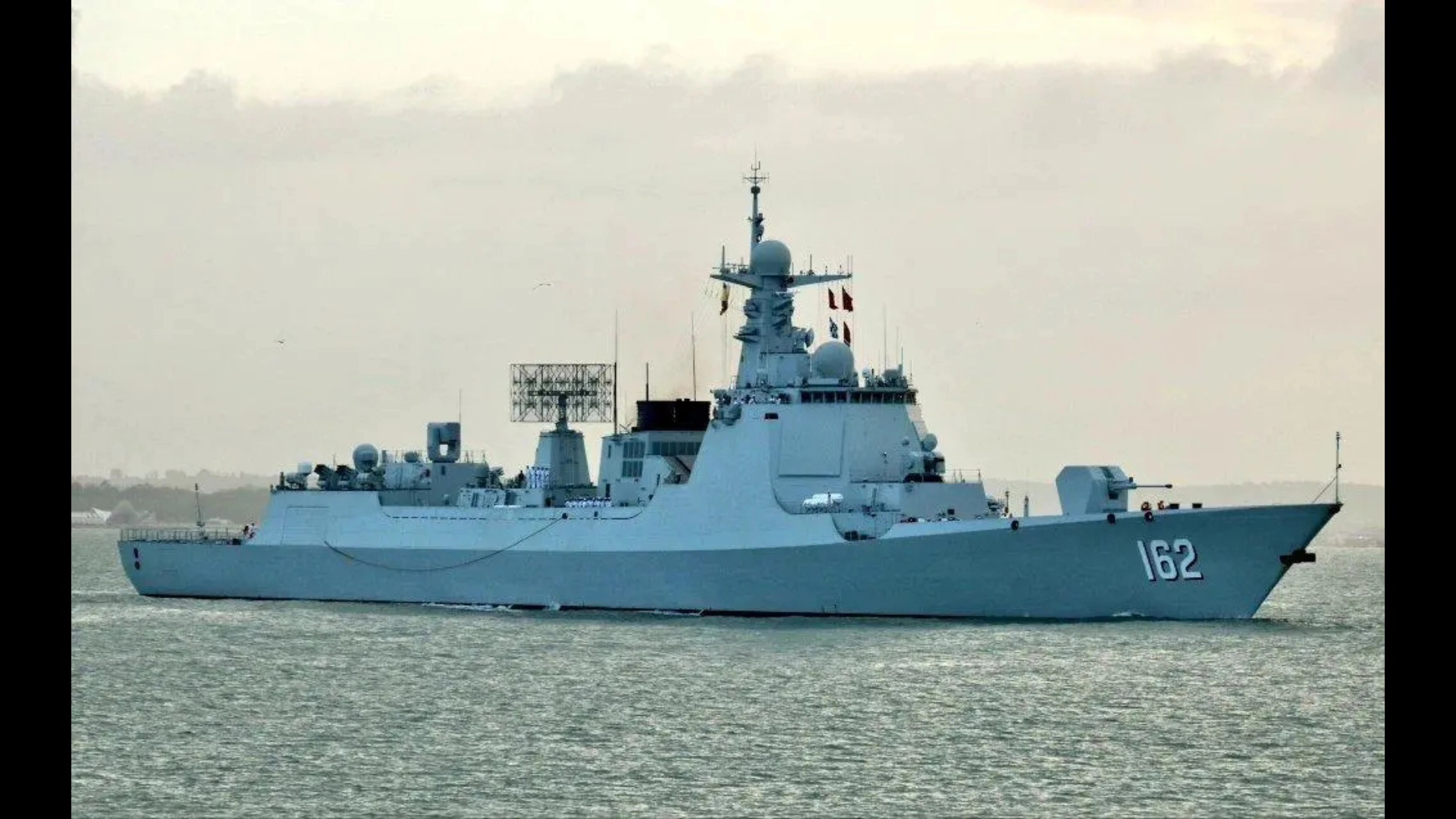 重型护卫舰"054b服役:排水量6000吨,中国进入远洋护卫舰时代