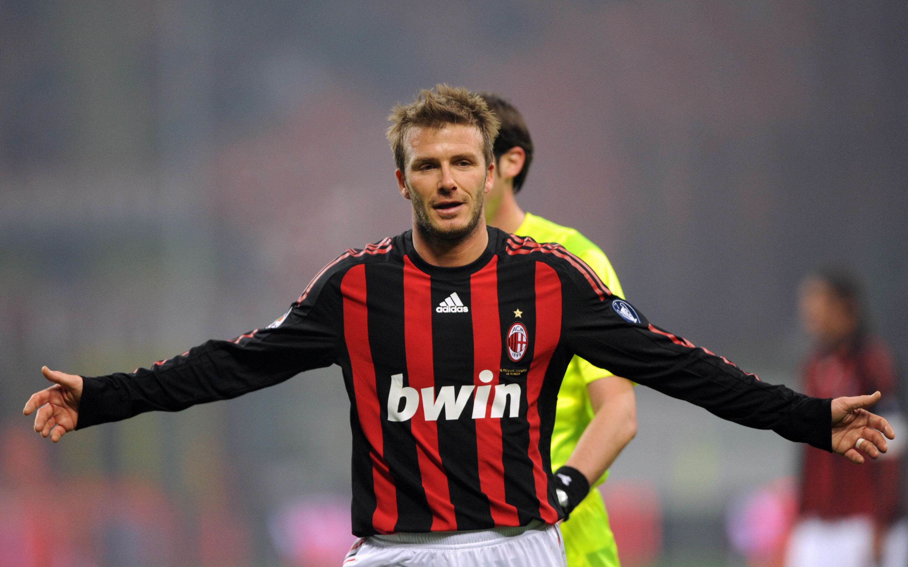 贝克汉姆米兰时期任意球破门,技术功底可见一斑!