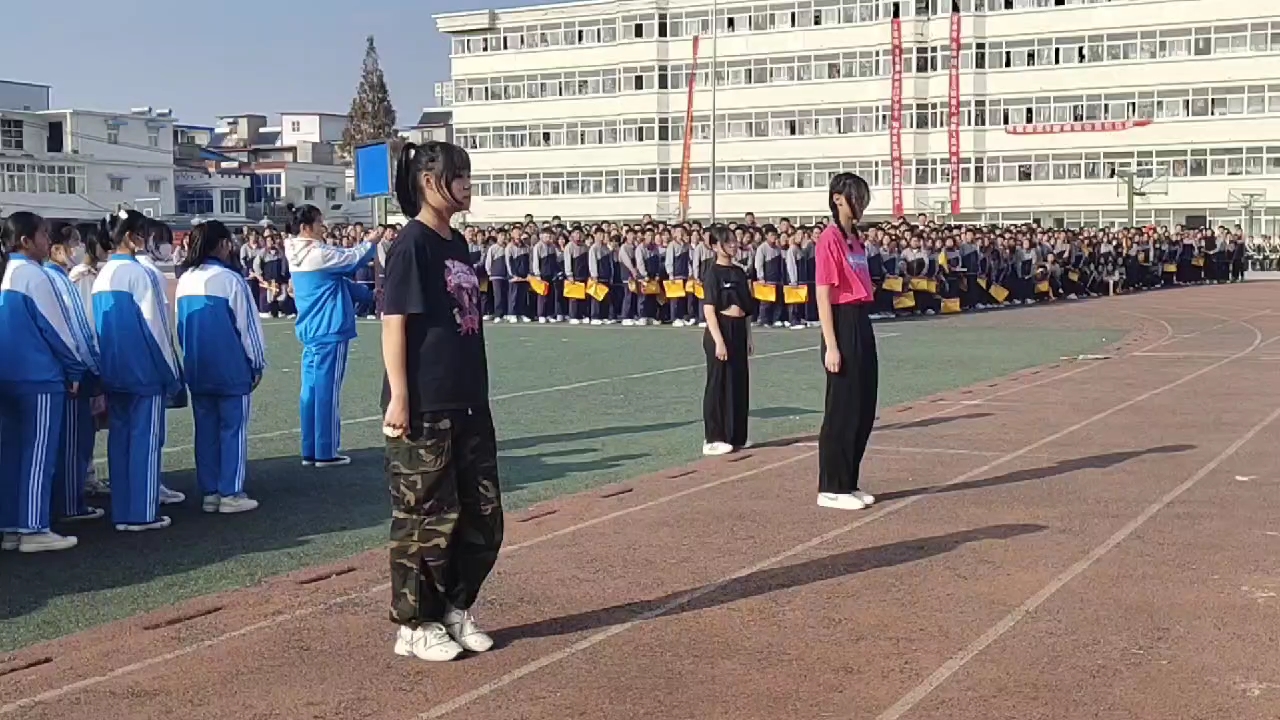 邳州四中运动会 初二小姐姐