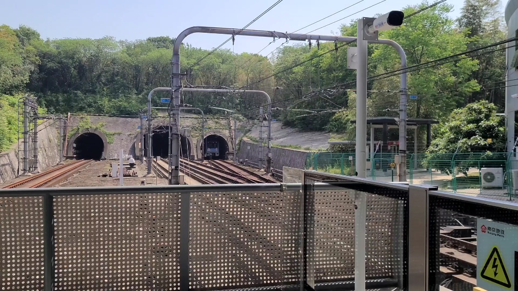 南京地铁1号线双向进出安德门隧道