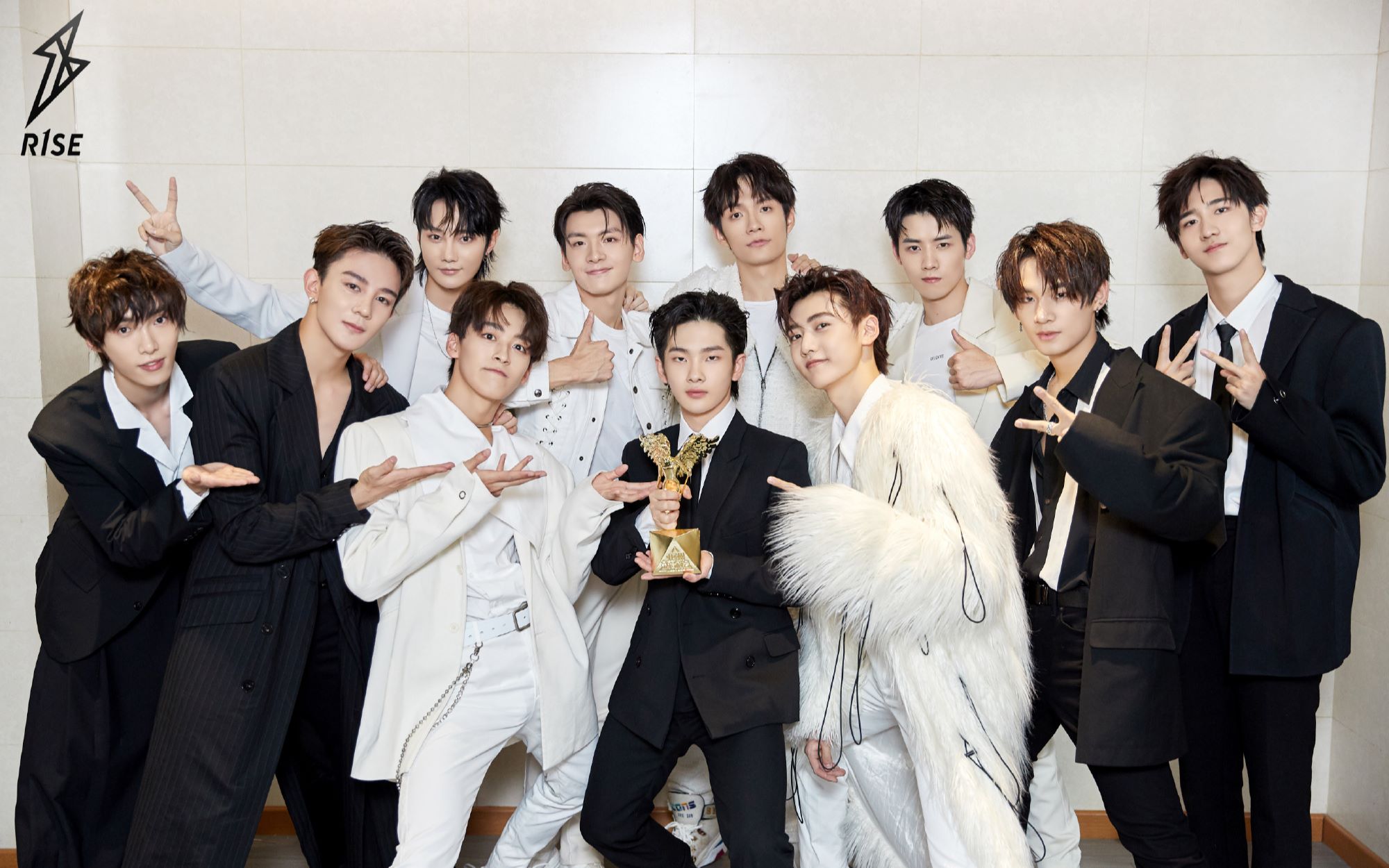 r1se舞台混剪一键换装就要掷地有声的炸裂得来看看好听的音乐现场吧