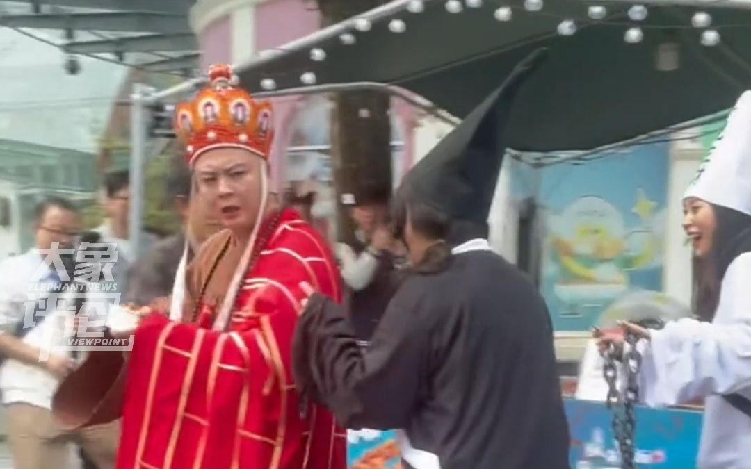 "唐僧"被黑白无常纠缠 网友:这股欲拒还迎的姿态真的是唐僧本僧了