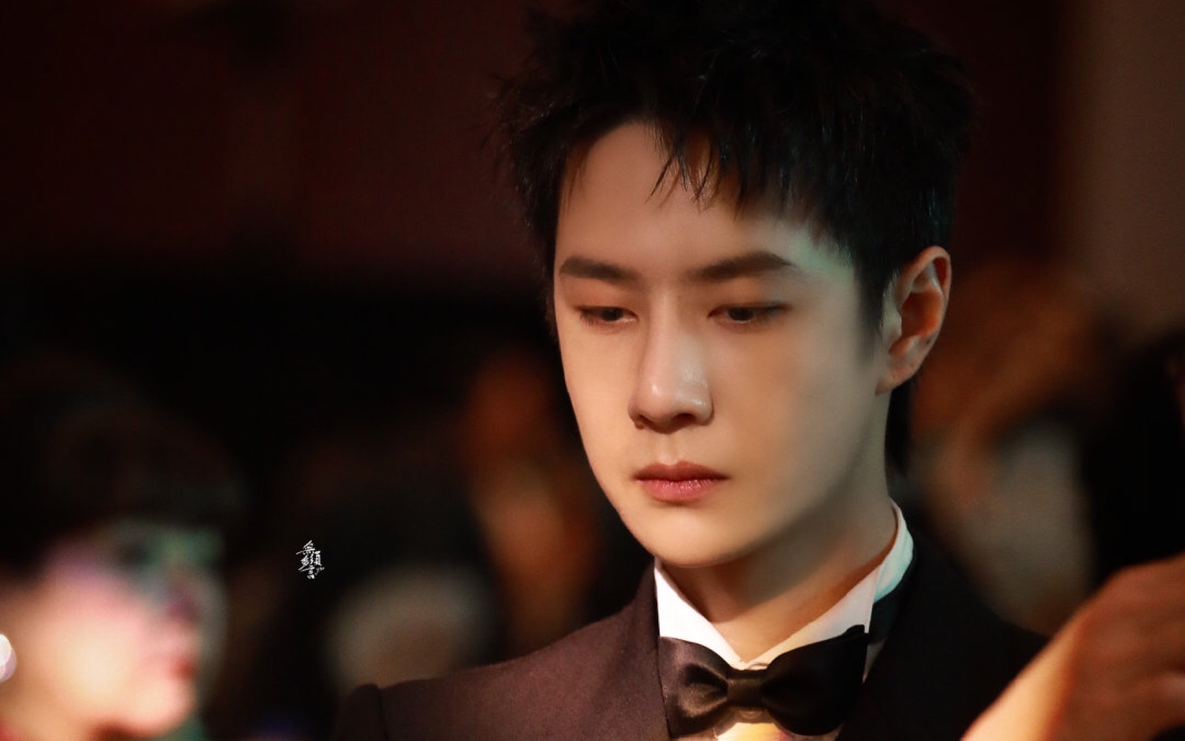 【王一博】一穿回西装就立刻变得好欲啊啊啊啊啊啊|尖叫!爬行!