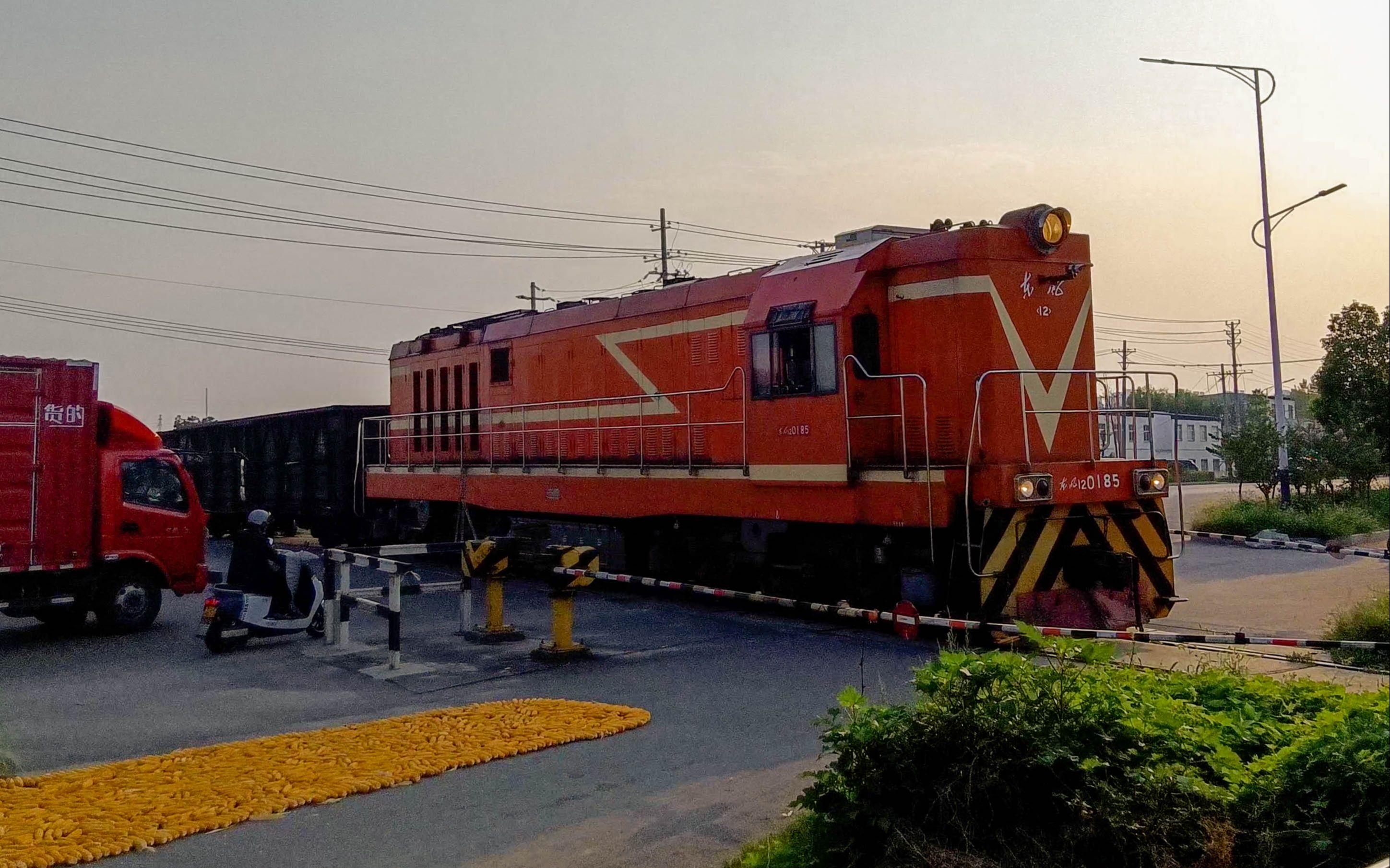 【平舞铁路】人抢一秒车等三分
