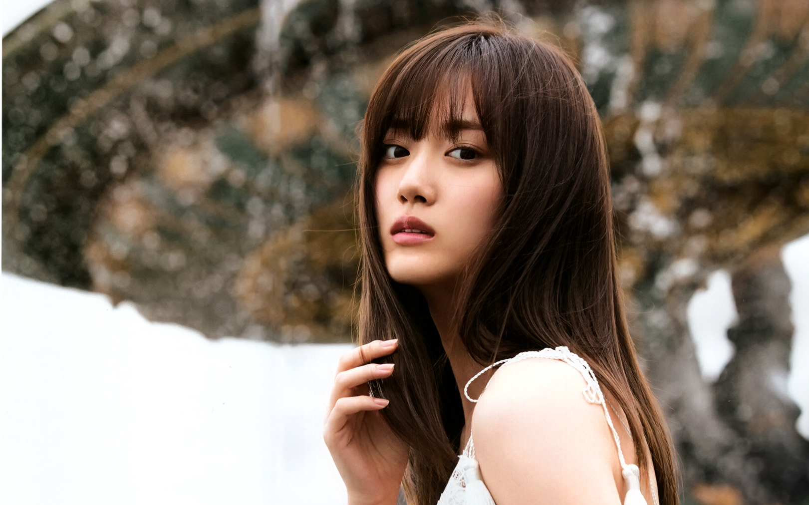 012 - 【山下美月1st写真集『忘れられない人』】大好評発売中!