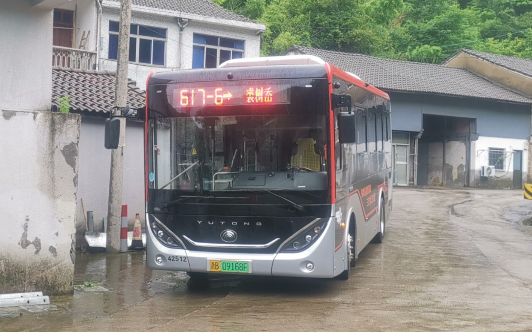 【雨中漫游四明,蓬莱般的体验】【门前流水尚能西,道是无晴却有晴】宁波东方巴士6176路公交车(蜜岩~里梅)区间第一视角前展POV哔哩哔哩bilibili