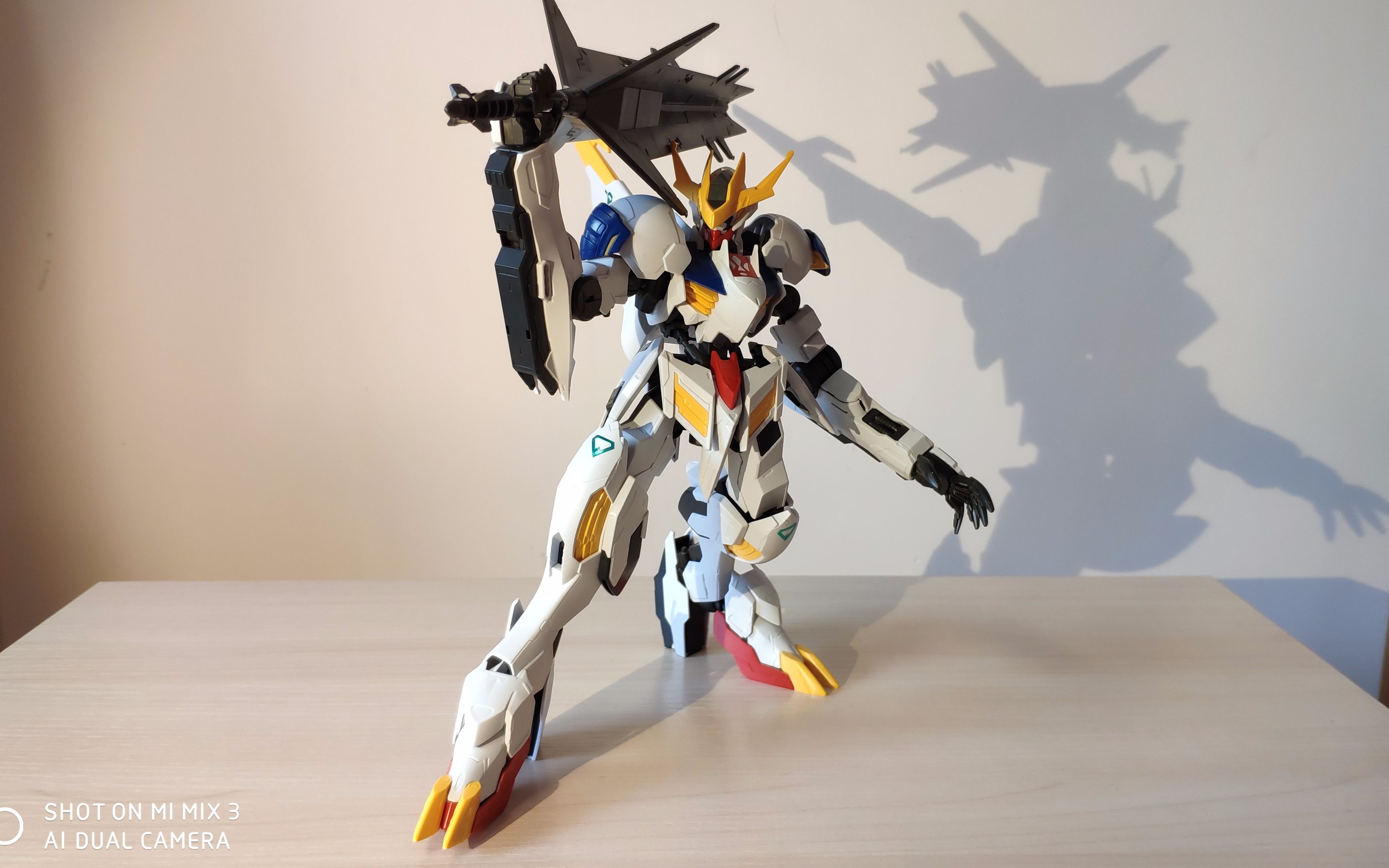 忙里偷闲玩高达刷新对tv的认知万代tv巴巴托斯狼王高达模型介绍