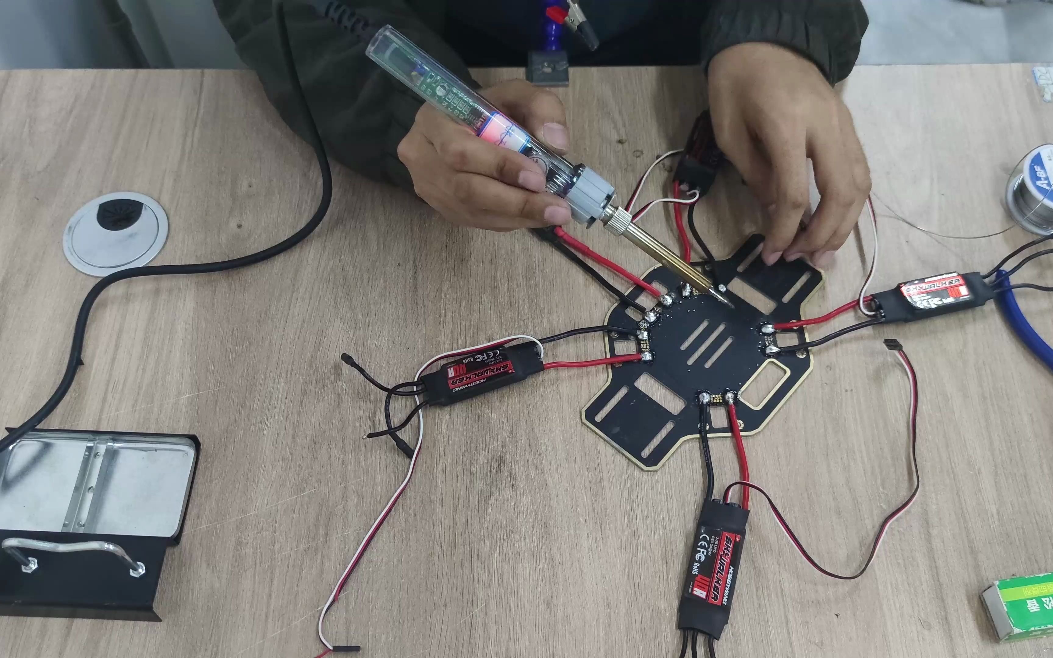 a组参考视频:四轴无人机组装及调试