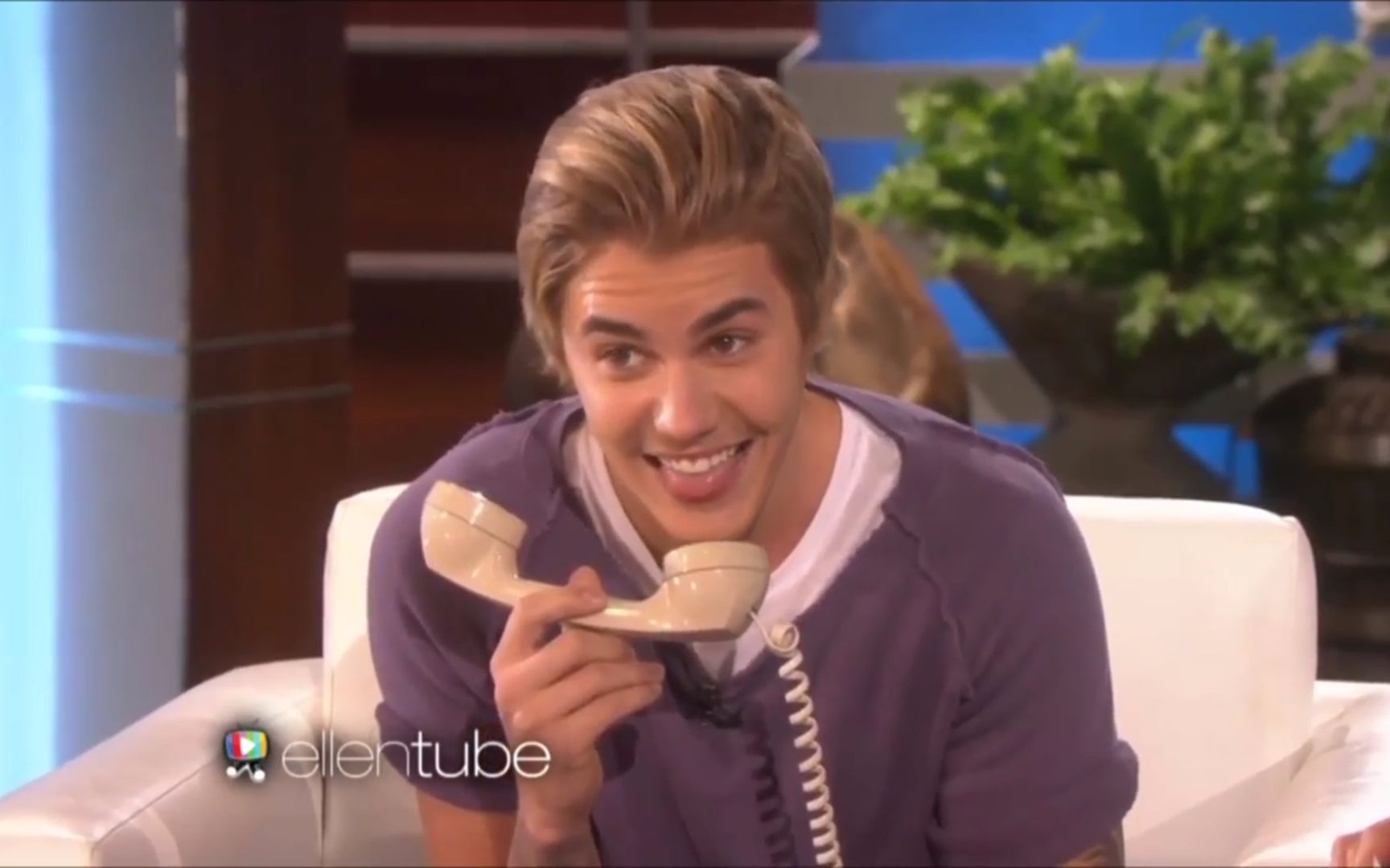 或其他应用扫描二维码 点赞 欢迎关注我们的微信公众号:贾斯汀比伯后