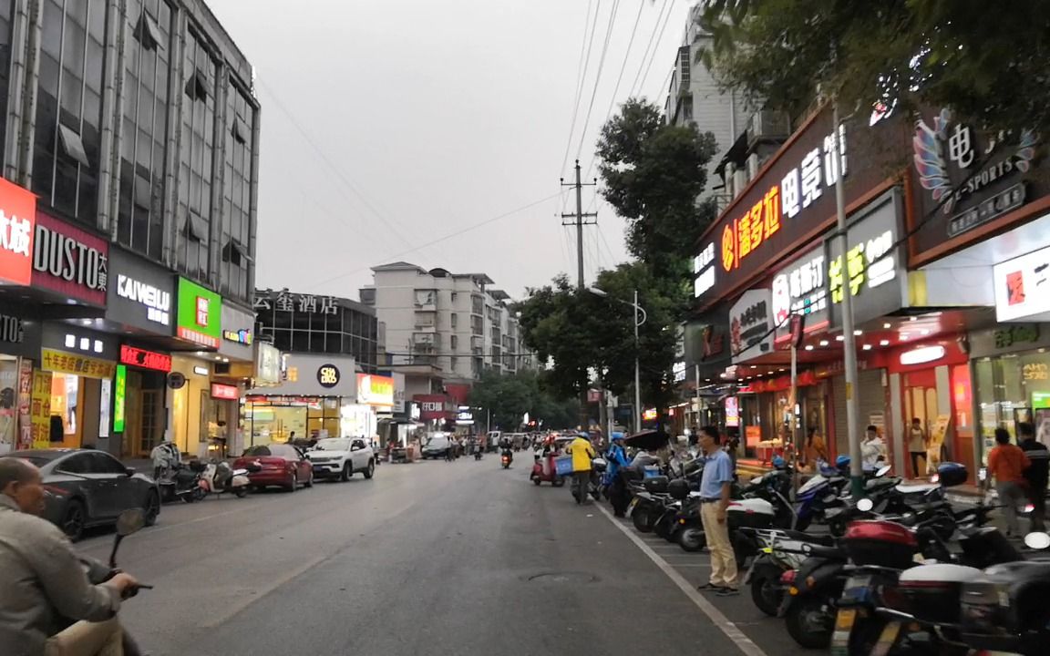 湘潭纺织印染厂位于湘潭市河东板塘铺,简称"湘纺",也被人们称为"十里