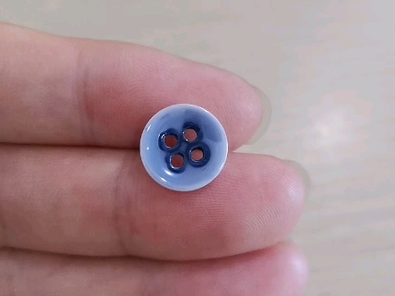 我们又研发出水墨色陶瓷纽扣