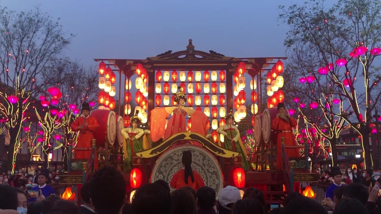 "花车斗彩"从《长安十二时辰》"搬"到大唐不夜城