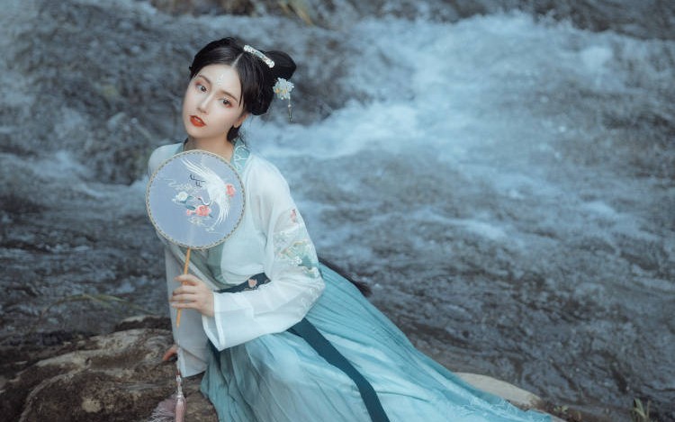 【钟灵记】般若新品齐腰款4.5米裙摆开箱视频