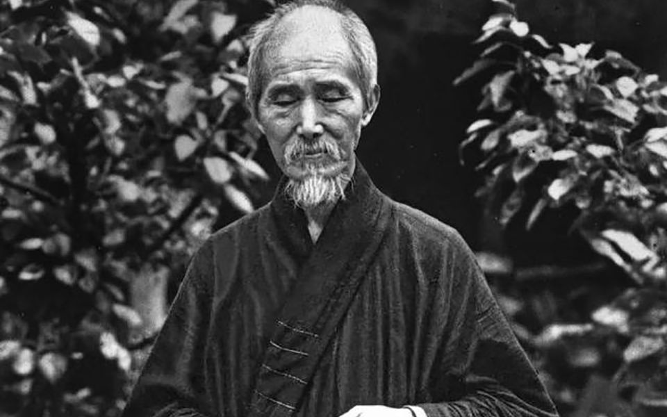 此人120岁,能使八月下雪,死后体内有几百颗舍利