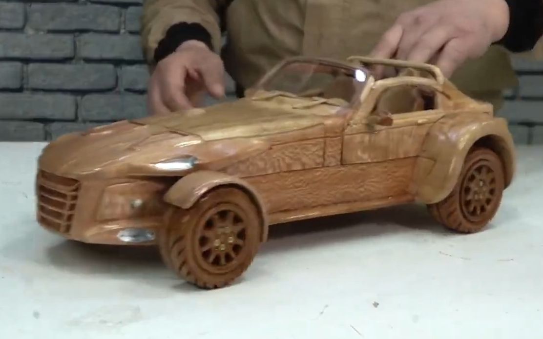 [图]用木材手工制作一辆Donkervoort D8 GTO模型是种什么体验（Awesome Woodcraft）