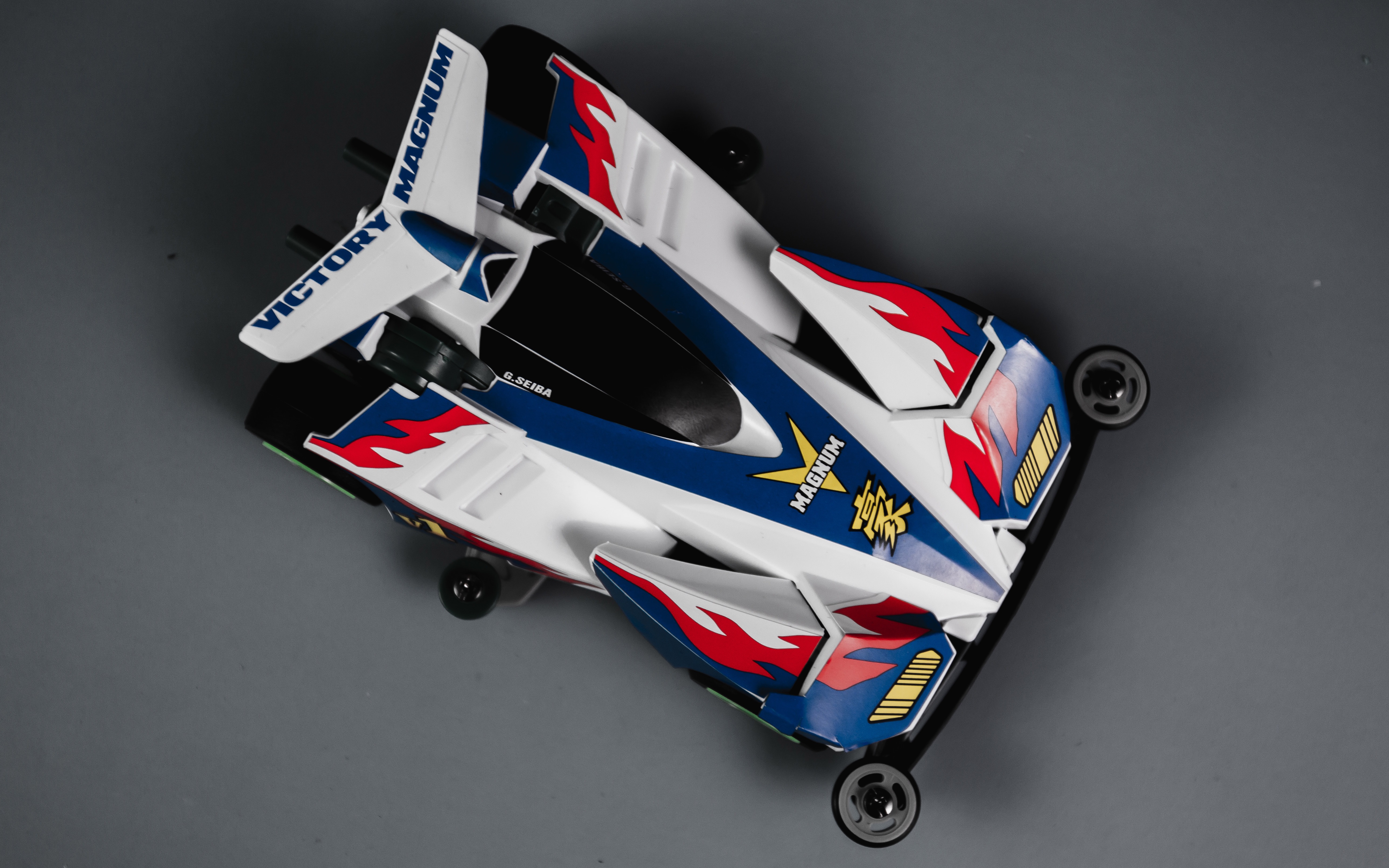 忆回童年四驱兄弟某台四驱车拼装开箱视频