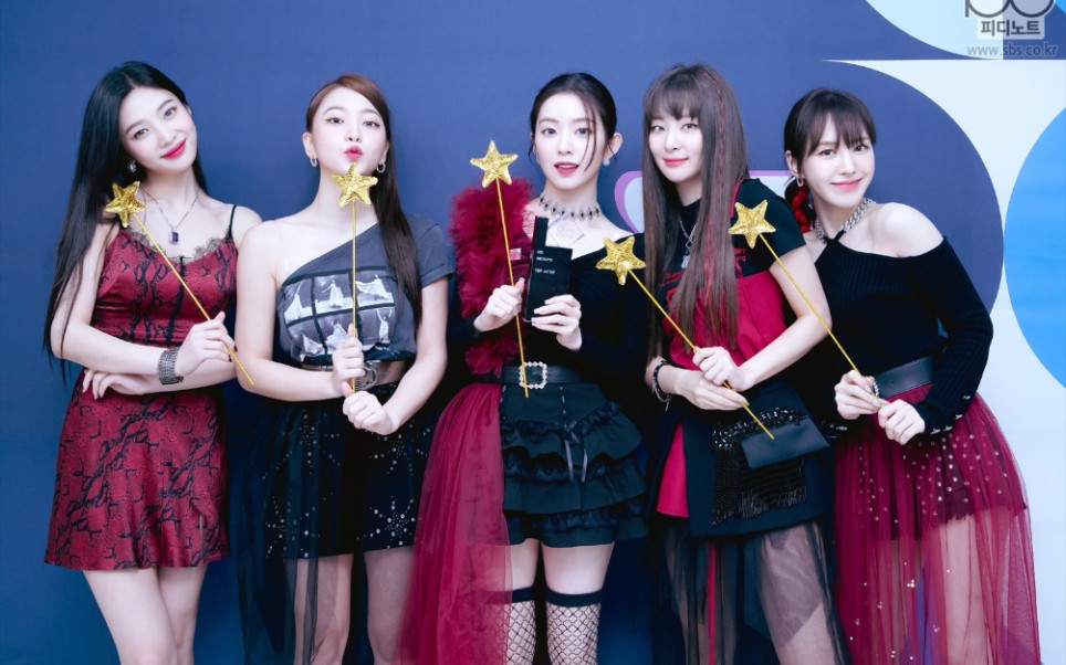 【red velvet】当红丝绒艺术团遇上酒醉的蝴蝶《酒醉的红毛》就诞生了