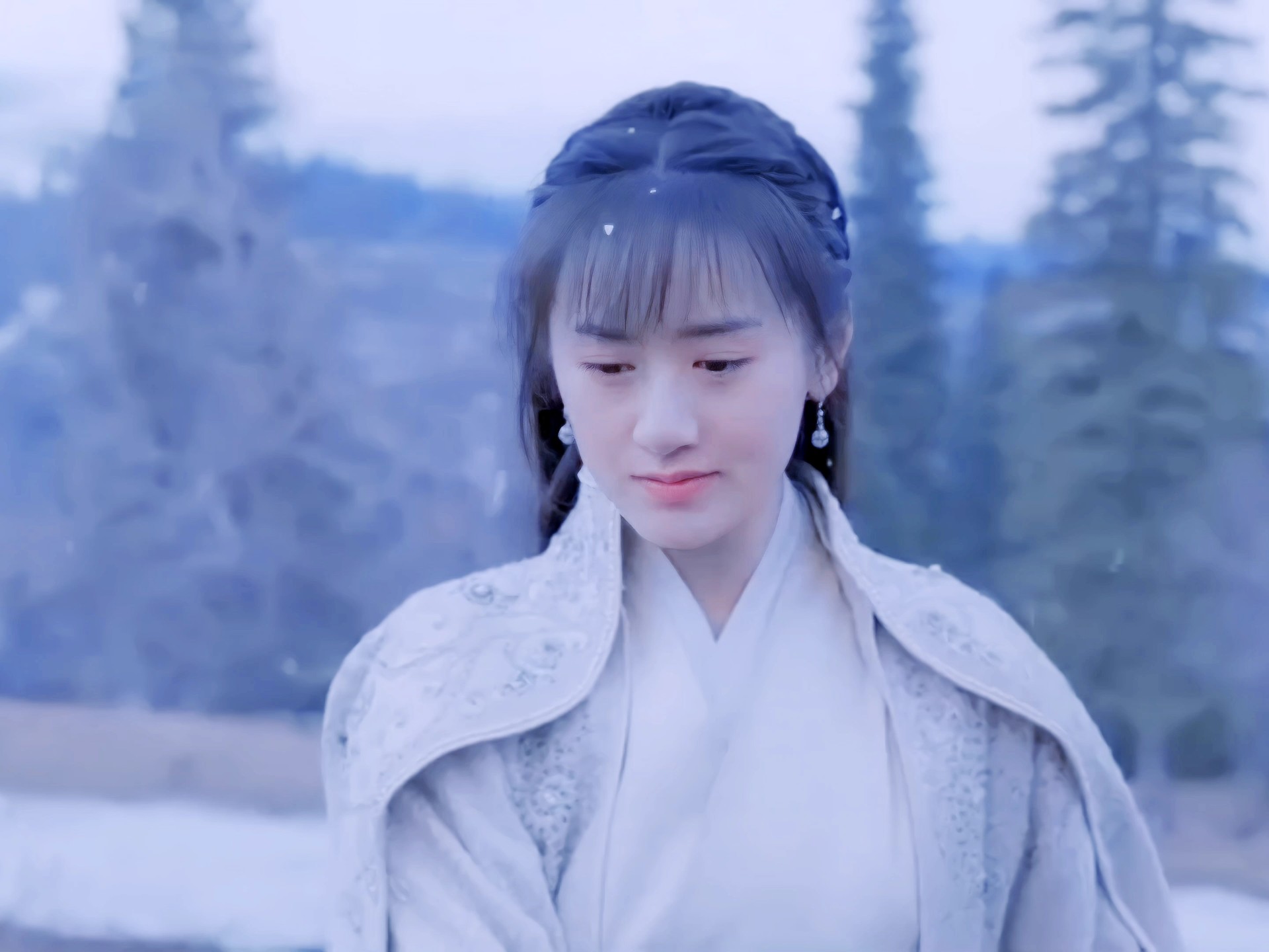 白衣胜雪,荒原里唯一的光,莫山山