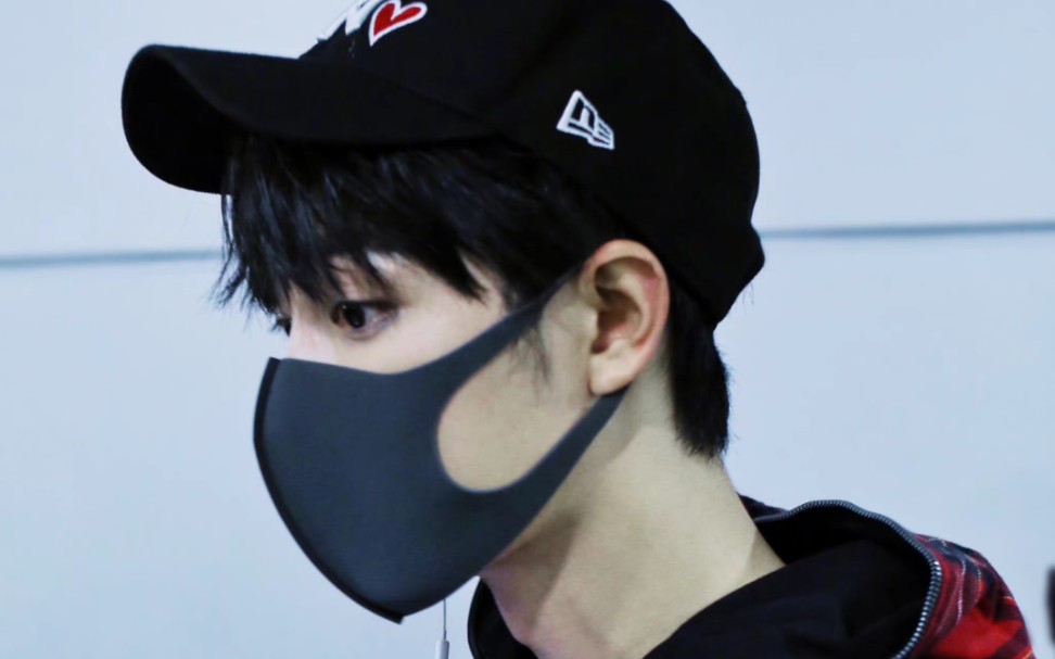 【肖战】20180922这身绝了,还带着眼妆的战战,帅晕