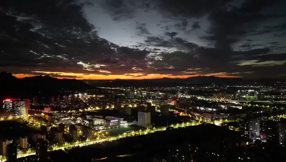 [图]深邃的夜空，漫天的星辰，发一段夜景视频，让我们一起陶醉在这美妙的氛围中。