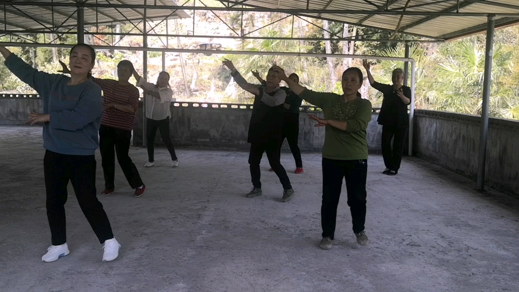 农村坝坝舞,看后自愈力很强