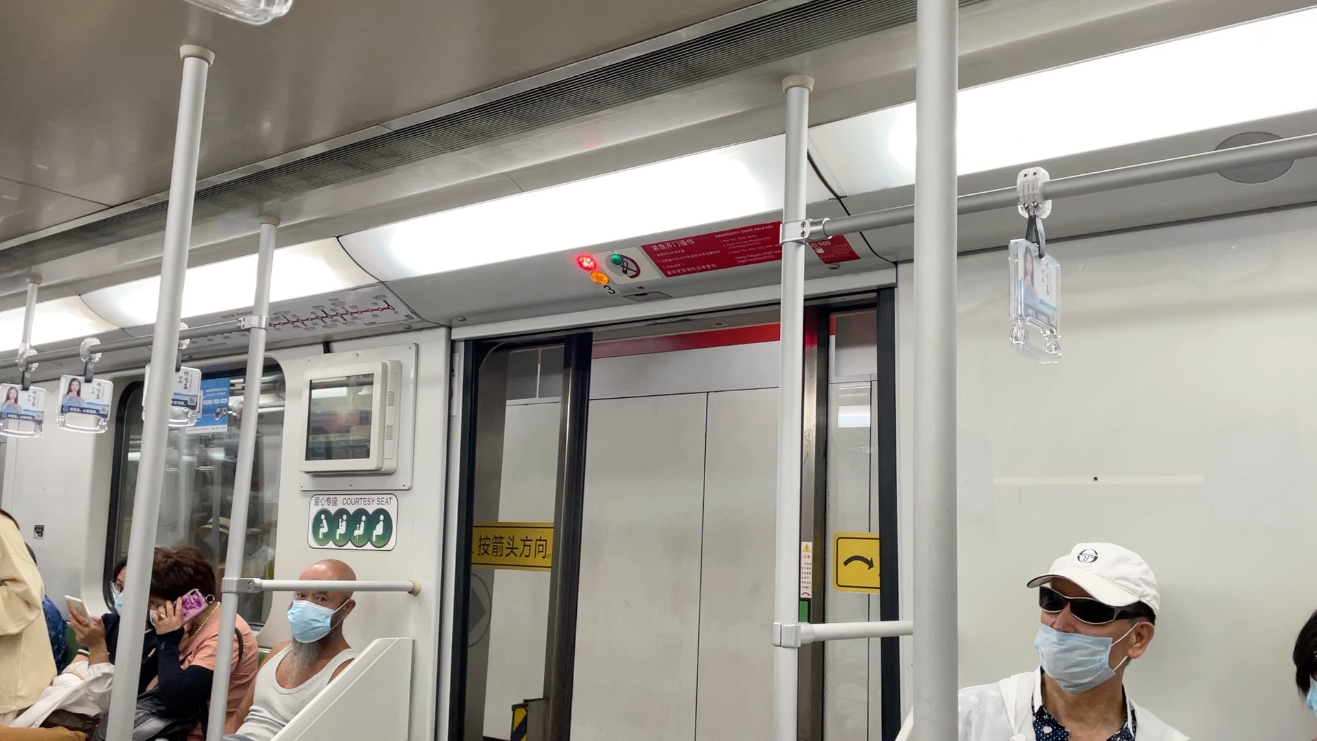 (感受伪八温柔的关门)上海地铁1号线01a04伪八133关门蜂鸣