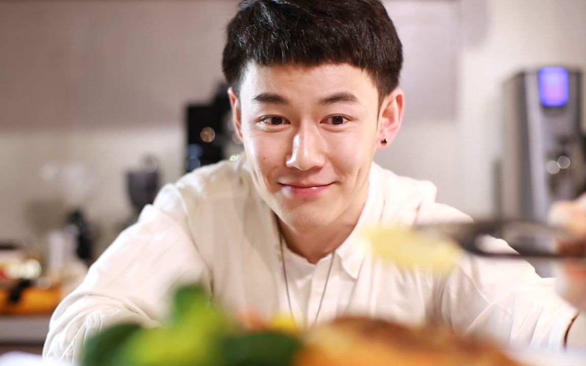 宣言yann 新浪微博 在最近央视热播剧《热血尖兵》中饰演张小武的宣言